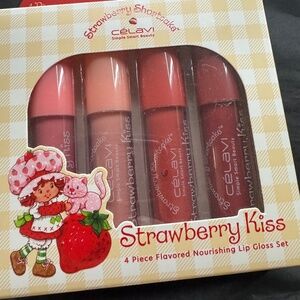 Celavi Strawberry Kiss Lip Gloss Set